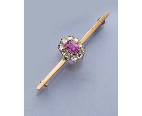 14 kt Gold Brosche mit Rubin und Diamanten,  GG 585/000, um 1895, Stabbrosche mit einem quadratisch facett. Rubin ca. 0.30 ct