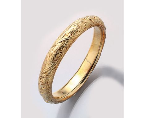 14 kt Gold Armreif, GG 585/000,   1950er Jahre, gefüllt, Meistermarke unged., versch. Tiermotive, D ca. 7.5 cm, total ca. 50.