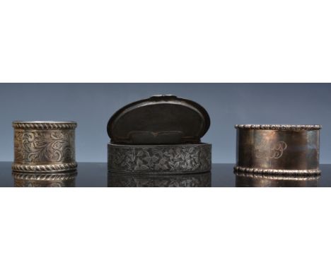 Britannia standard silver backed clothes brush, London 1929, engine turned with a matched comb, cased, two silver napkin ring