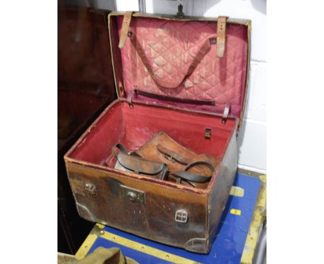 Small leather trunk, a leather cartridge case and a huntsman's leather case (3).