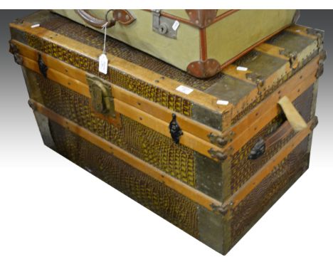 Simulated crocodile skin and wooden slatted cabin trunk, width 84cm and a wall mirror (2).
