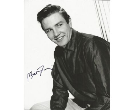 Albert Finney signed 10 x 8 inch black and white portrait photo. Good condition Est.