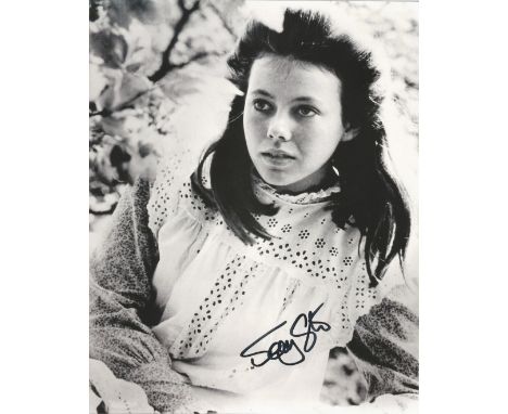 Jenny Agutter signed 10 x 8 inch black and white portrait photo. Good condition Est.