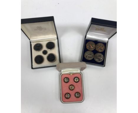A set of five print set buttons with hunting theme decoration, together with a set of four cake type buttons, set with hounds