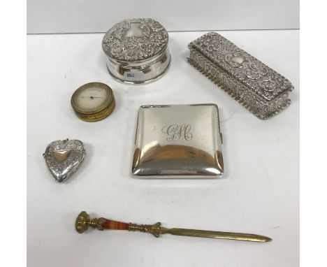 A collection of small silver wares to include a late Victorian silver loveheart shaped vesta case with plain hanging loop, th