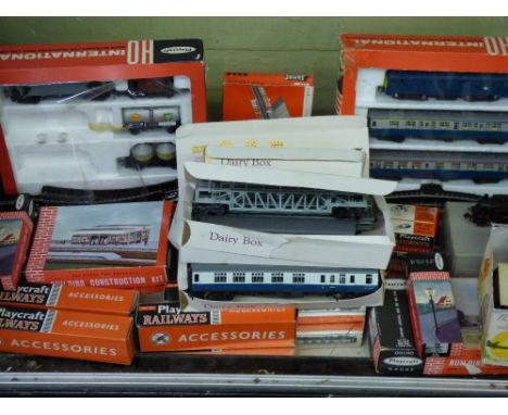 PLAYCRAFT RAILWAYS BOXED B370 BLETCHLEY STATION - B334 COAL STATION WITH CRANE, TWO BETTEERY BOXES, B70 LAMP , B6511, 6531, P