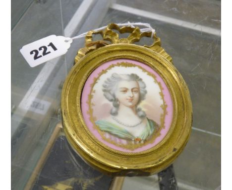OVAL PORTRAIT MINIATURE ON ROSE POMPADOUR PORCELAIN PANEL OF A 18TH CENTURY LADY WITHIN A RIBBON TIED GILT METAL FRAME -PANEL