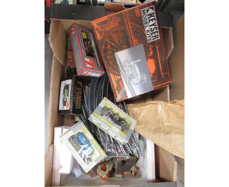 assorted 00 gauge railway items including boxed Wrenn, Lima and Graham Farish rolling stock, loose track and buildings, Keyse