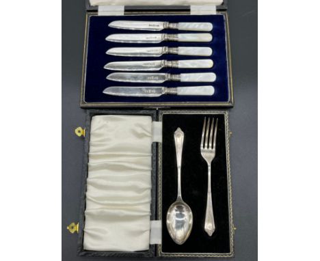 Birmingham silver fork and tea spoon boxed set. Together with a set of 6 mother of pearl handle knives with original box. 