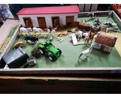 PLAYCRAFT N100 VINTAGE RIDING SCHOOL WITH TRACTOR AND ANIMALS