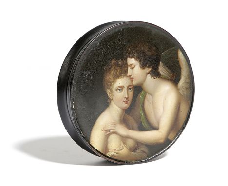 A GERMAN LAQUERED PAPIER-MACHE SNUFF BOX ATTRIBUTED TO STOBWASSER, EARLY 19TH CENTURY the lid painted with Cupid and Psyche, 