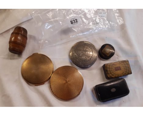 A bag containing assorted collectable items papier mache snuff boxes tartan ware stamp box and three compacts