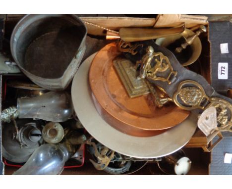 A box of assorted metalware including brass sugar thermometer, horse brasses, etc.