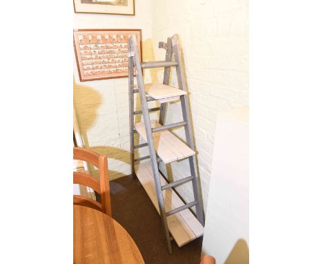 Three tier graduated ladder rack shelf unit