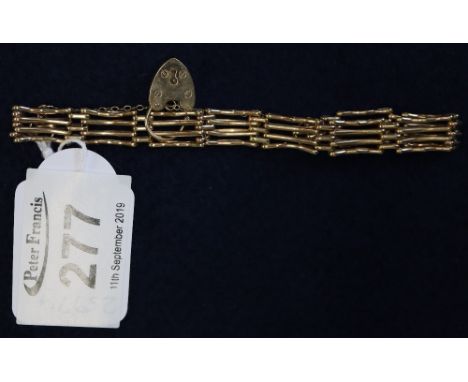 A yellow metal gate bracelet with 9ct gold padlock clasp. 9g approx. (B.P. 24% incl. VAT)