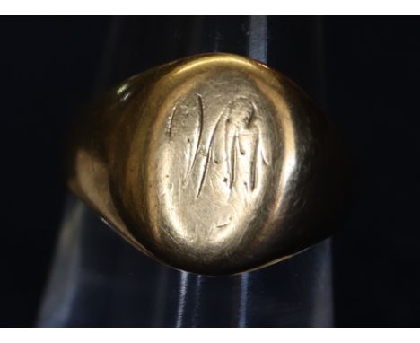 An 18ct gold signet ring, 3.5g approx. (B.P. 24% incl. VAT)