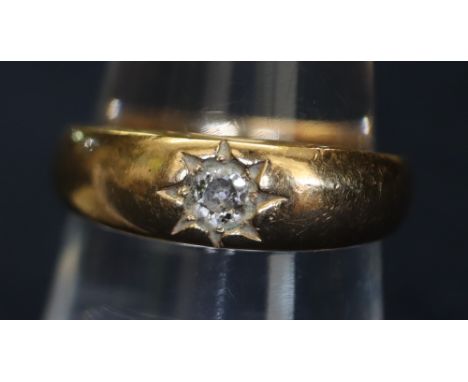 An 18ct gold diamond set gypsy ring, 5g approx. (B.P. 24% incl. VAT)