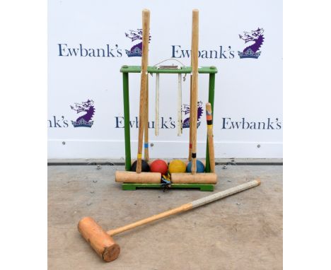 Croquet set comprising a caddy, four mallets, four balls, four clips, six hoops and a finishing peg           
