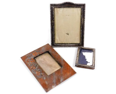 A George V silver photograph frame, of arched rectangular form, with a double scroll border and easel back, Birmingham 1917, 