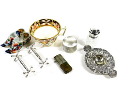 Various silver and effects, to include a George V silver napkin ring, engine turned, Birmingham 1929, 5cm Dia. 1oz, a tea str