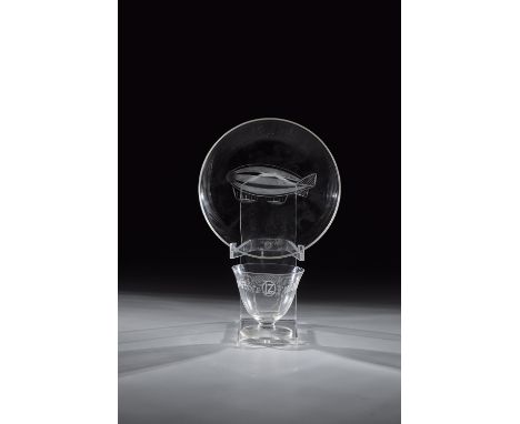Cognac-Schwenker und Schale aus der Bordausstattung des Luftschiffes LZ Glas: Glashütte Poschinger, Gravur: Firma Buchecker &