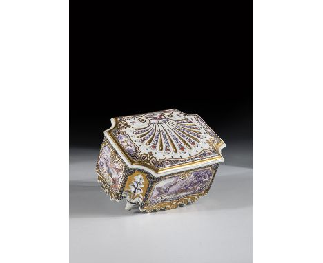 Bedeutende und seltene Deckeldose Wien, Du Paquier, um 1728 Rechteckiger Korpus mit konkav eingezogenen Ecken, an diesen vier