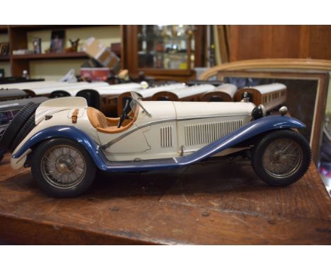 Pocher Torino:&nbsp;an Alfa Romeo Spider Touring Gran Sport 1932, 1:8 scale model, built, to include spares, leaflet and box.