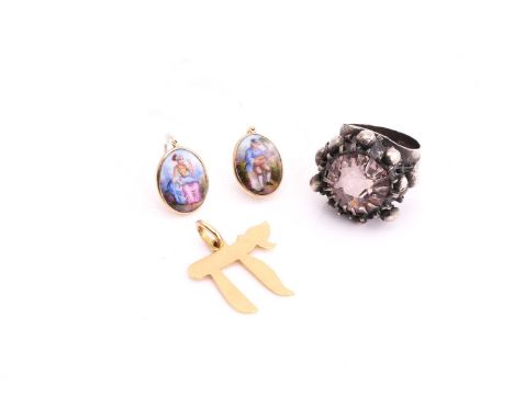 A lot consisting of a pendant, a pair of earrings and a ring. The pendant is a symbol from the Hebrew word 'Chai' (means life