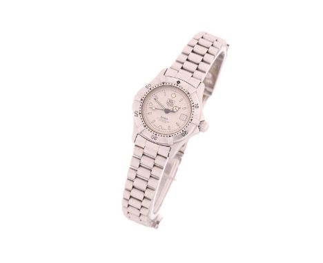 A lady's Tag Heuer professional 2000 series, 200m, with a Swiss quartz movement in a 28mm steel case with an off-white dial a
