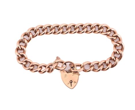 A 9ct gold chain bracelet with padlock, comprising a hollow curb chain measuring 20.5 cm in length, fastened with a heart-sha