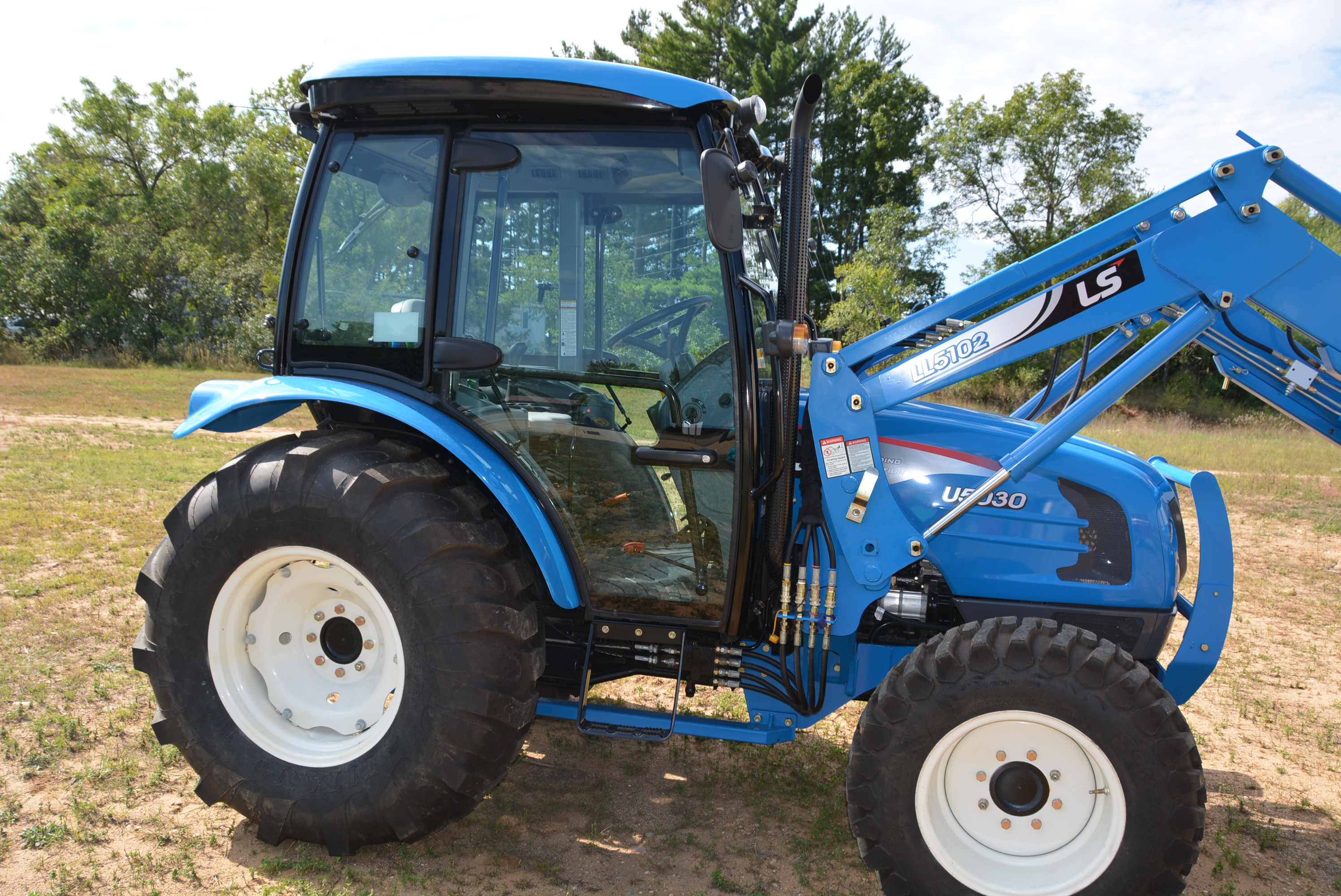 LS U5030 Diesel 4x4 Tractor with LS LL5102 quick attach loader, C.A.H