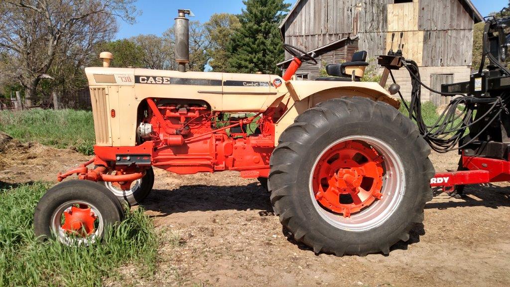 Case 730 Comfort King Gas Tractor