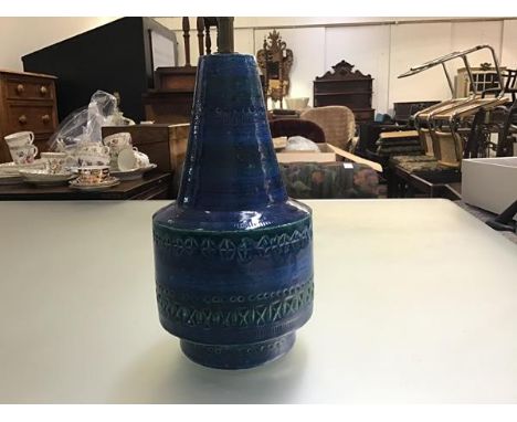 A 1960s Italian pottery circular conical mounted vase lamp decorated with incised turquoise glaze (h.27cm d.14cm)