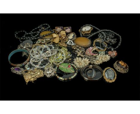 Antique and Vintage Costume Jewellery. Good Collection of Vintage Costume Jewellery, Includes Morning Brooch, Jet Necklace, N