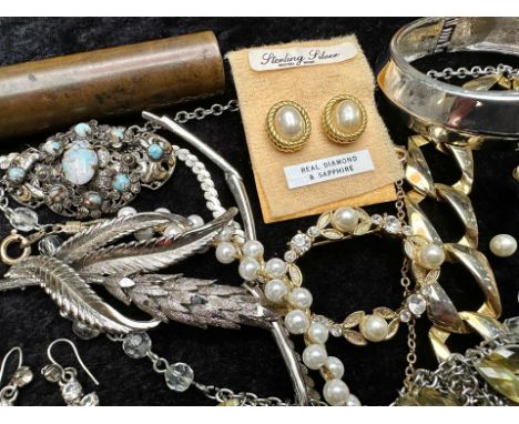 Collection of Vintage Costume Jewellery, comprising pearls, necklaces, bangles, brooches, chains, pendants, earrings, bracele