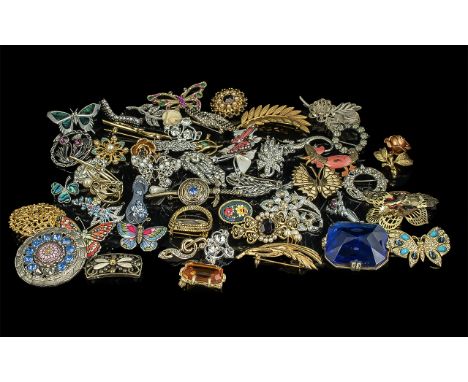 Collection of Costume Jewellery. Large Collection of Vintage Brooches. 