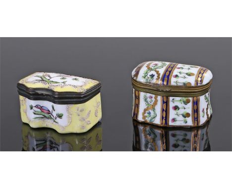 Late 18th Century Bilston enamel snuff box, the hinged lid decorated with two birds resting on branches, the yellow body deco