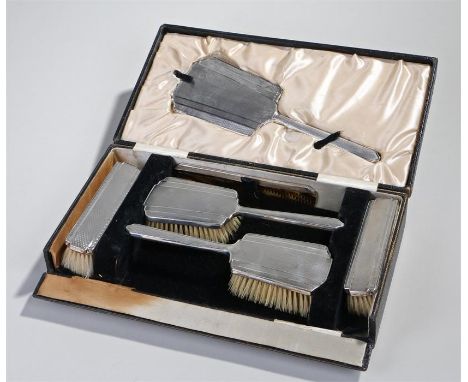George V cased silver vanity set, Birmingham 1936, maker Broadway and Co, with engine turned backs, to include a mirror, four