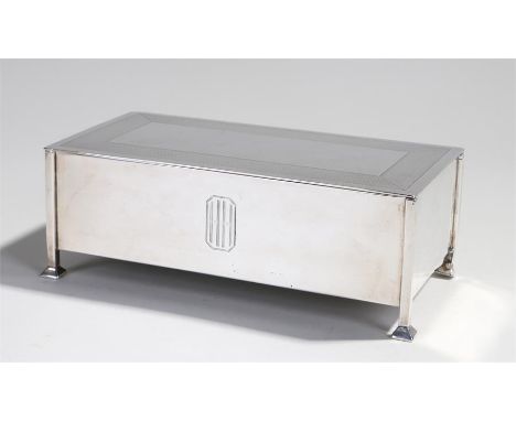 Edward VII silver cigar box, London 1908, makers mark rubbed, the rectangular case with engine turned decoration raised on co