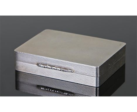 Elizabeth II silver table snuff box, Birmingham 1966, maker Mappin & Webb, the engine turned case with foliate lip enclosing 
