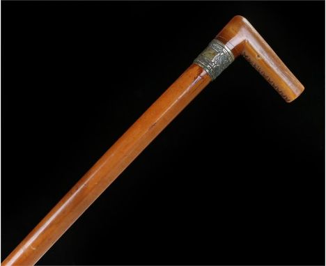 Victorian horn handled walking stick, possibly Rhinoceros, the carved handle with crisscross underside to the collar and Mala