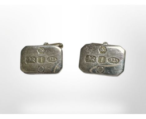 A pair of heavy solid silver cufflinks CONDITION REPORT: 15.1g.
