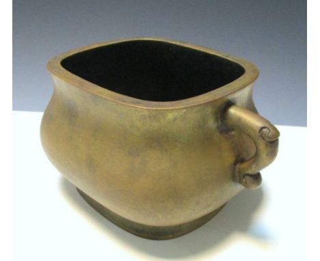 A two handled bronze censer, the rounded rectangular rim above above a bun shaped body with a two character commendation mark
