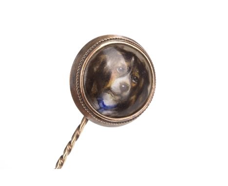 RARE: KING CHARLES CAVALIER TRICOLOUR SPANIEL PORTRAIT PIN BY WILLIAM ESSEX, set with a circular portrait of a King Charles s