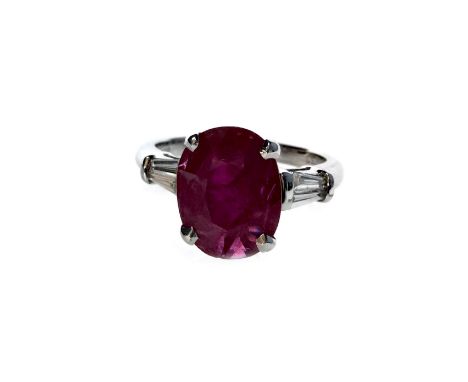 RUBY AND DIAMOND RING, set with a central oval faceted ruby of approximately 4.15 carats, on tapered diamond set shoulders, m