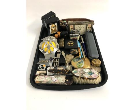 SELECTION OF VINTAGE COLLECTABLESincluding an AA car badge, a mother pearl inlaid hairbrush and glasses case, two Park Lane M