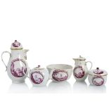Kaffeekanne, Teekanne, Milchkanne, Zuckerdose und Gebäckkumme