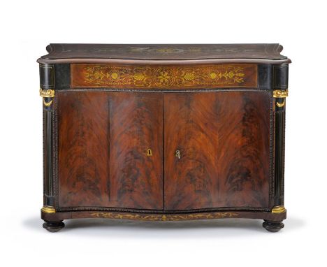 Commode en buffet style Empire fin XIXe s. en placage d'acajou façade galbée ouvrant par un tiroir en ceinture et deux vantau