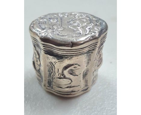 Dutch 19thC silver pill box with beaten panel decoration,15 grams 