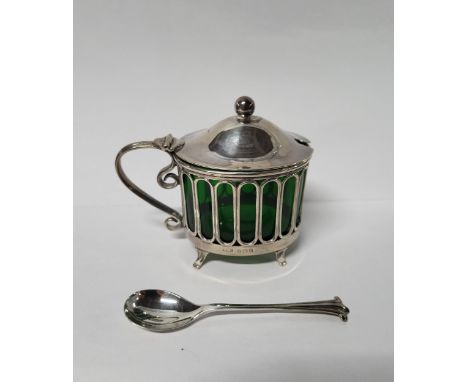 1910 Birmingham hallmarked silver lidded pot with green glass liner Weight - 46.2g 
